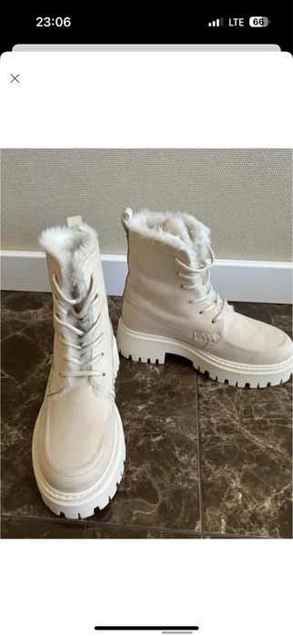 Чоботи черевики ботінки на шнурках замшеві нубук бежевого кольору