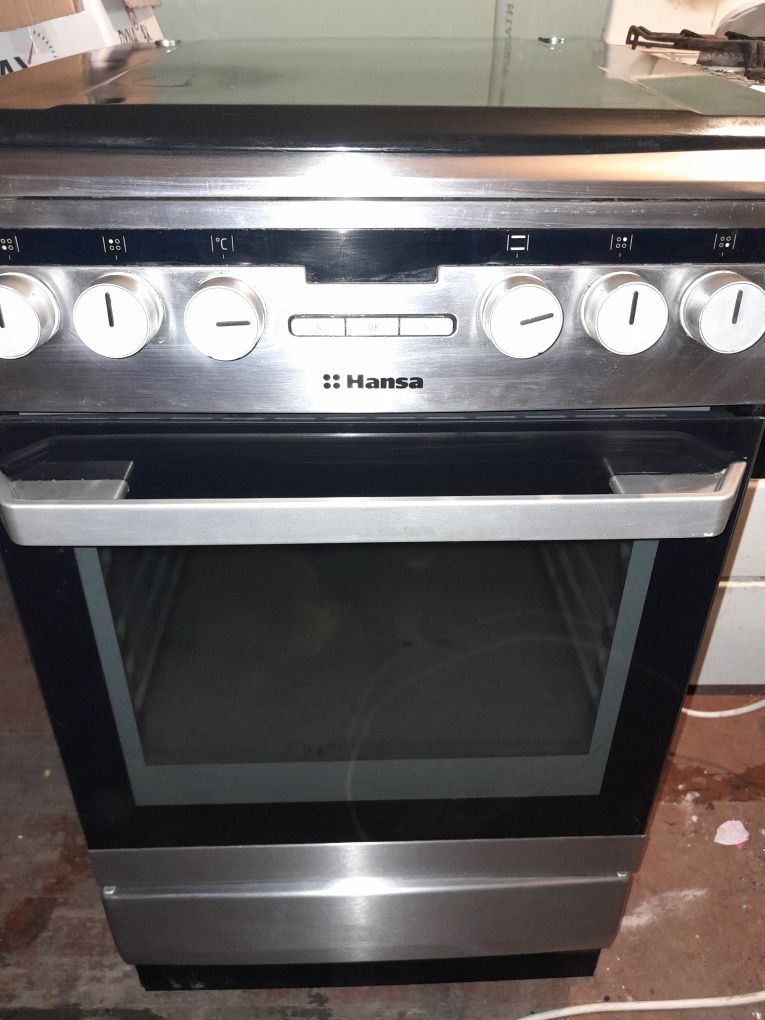 Продам электрическую печь с духовкой фирмы Hansa.
