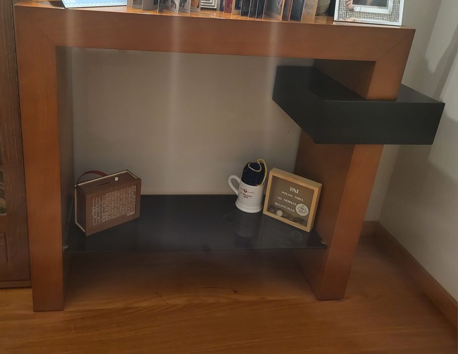 Movel de entrada em madeira com espelho