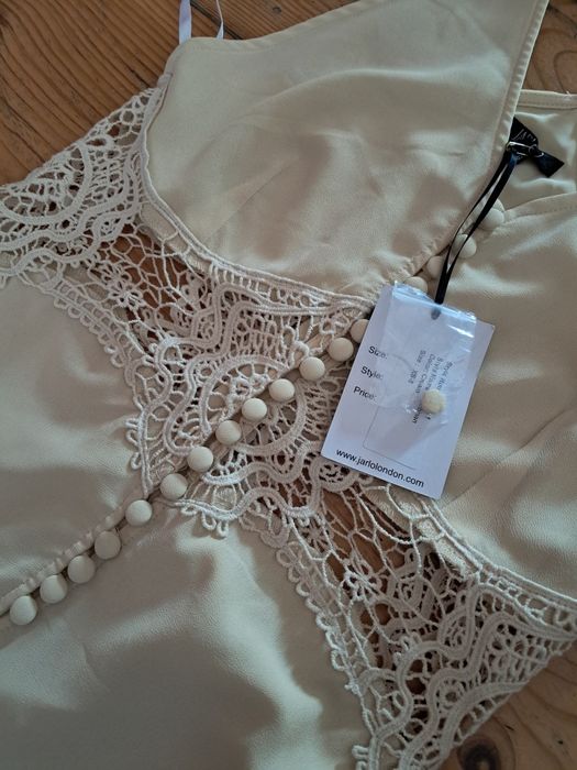 Zmysłowa sukienka Jarlo Kremowa Nowa