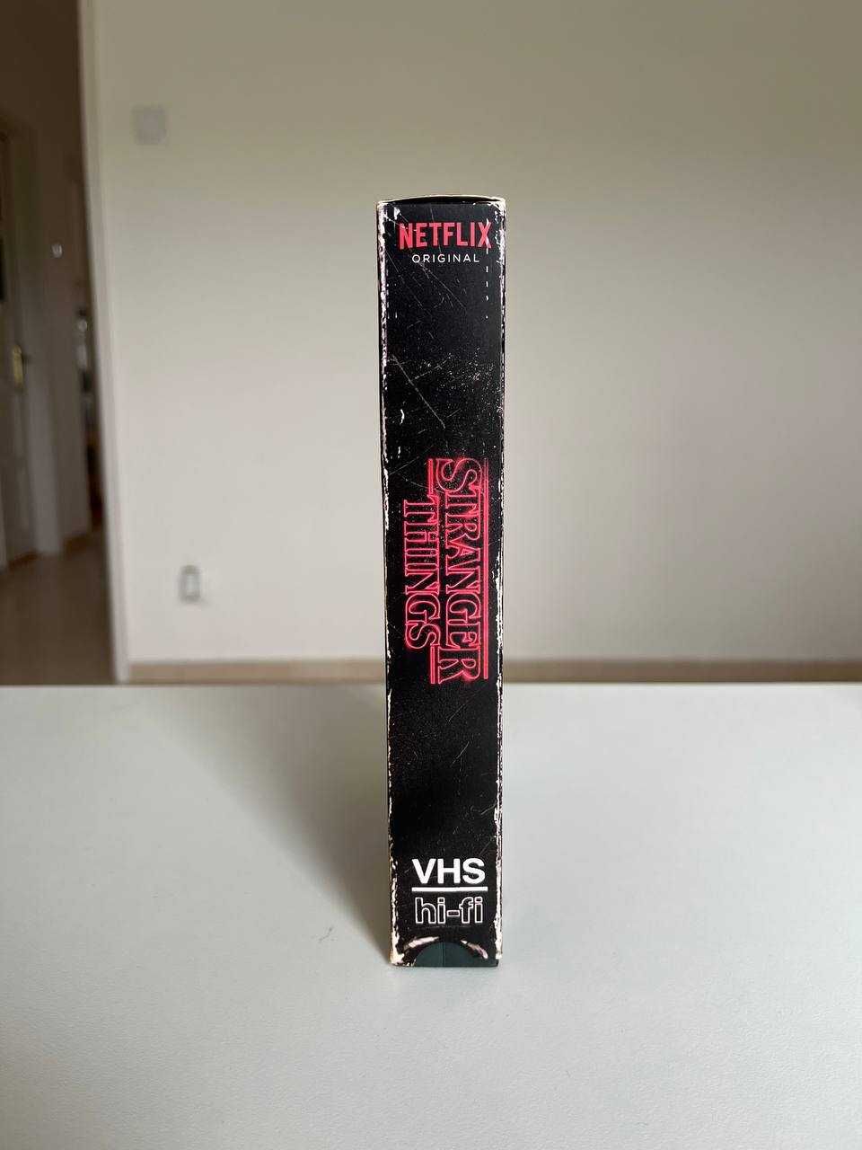 DVD / VHS temporada 1 de Stranger Things 4 discos + poster Netflix