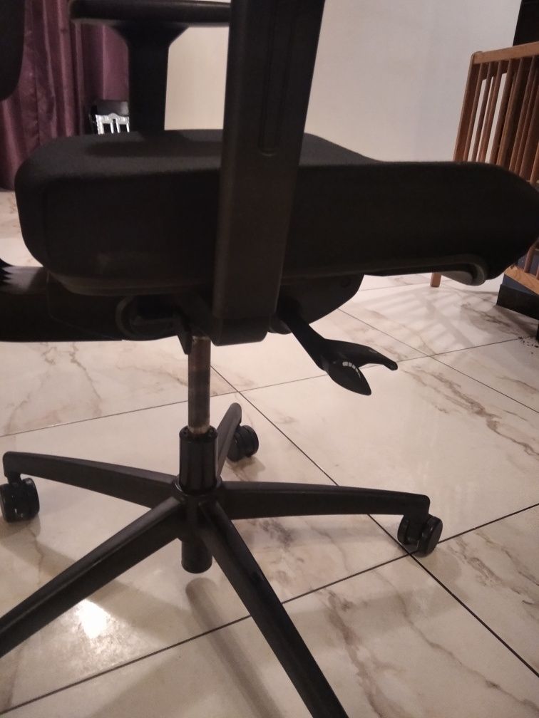 Fotel biurowy TREND OFFICE / profesjonalny / dużo ustawień /