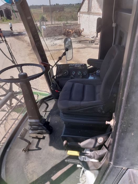 Комбайн зернозбиральний john deere 1072..6410..6900