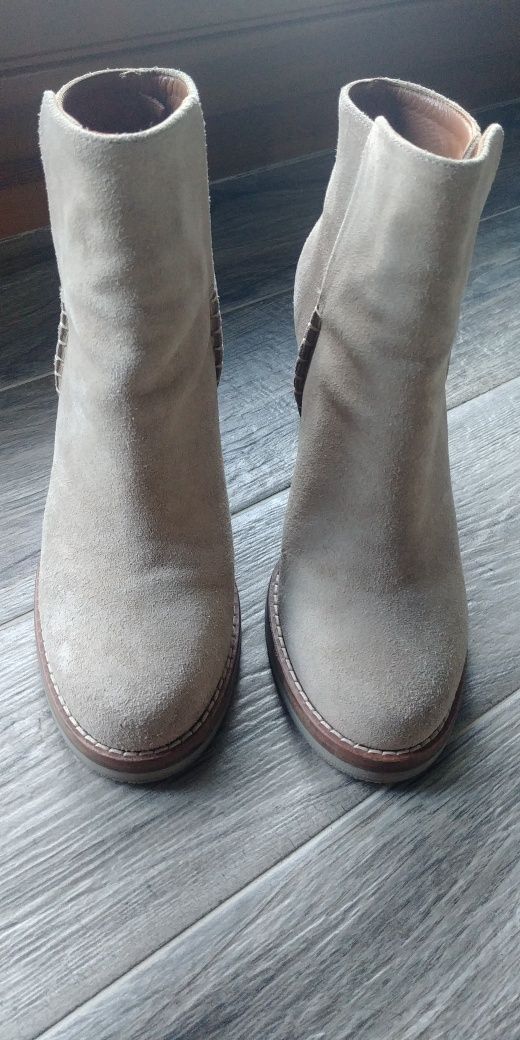 Nubukowe botki Massimo Dutti r.37