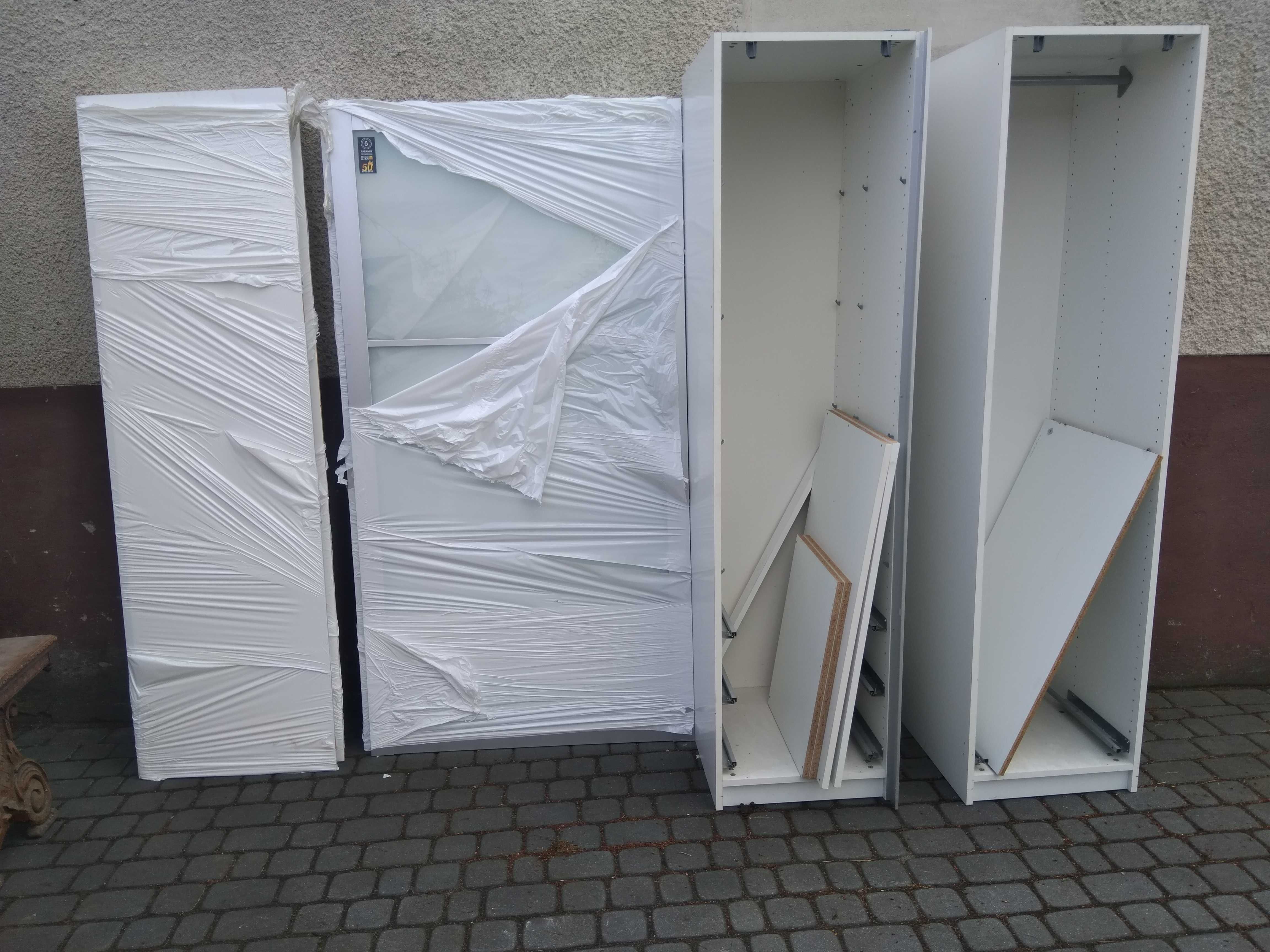 Szafa 2m x 2m. Drzwi alu+mleczne szkło