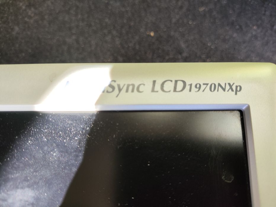 monitor nec Sync LCD1970NXp com sound bar
