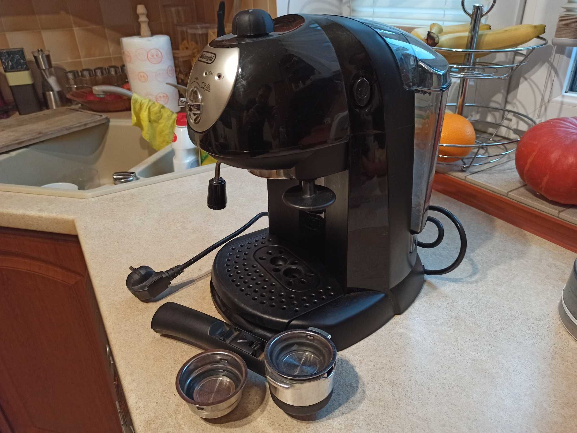 Ekspres do kawy kolbowy DELONGHI EC201CD.B.