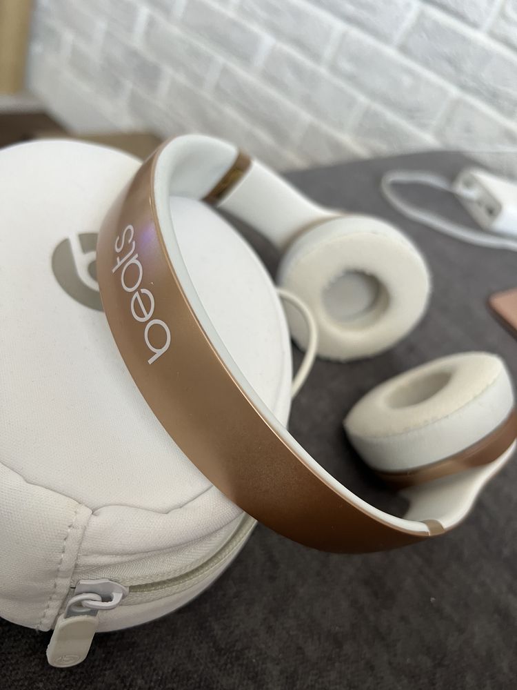 Навушники Beats SOLO2 золотого кольору ,бу