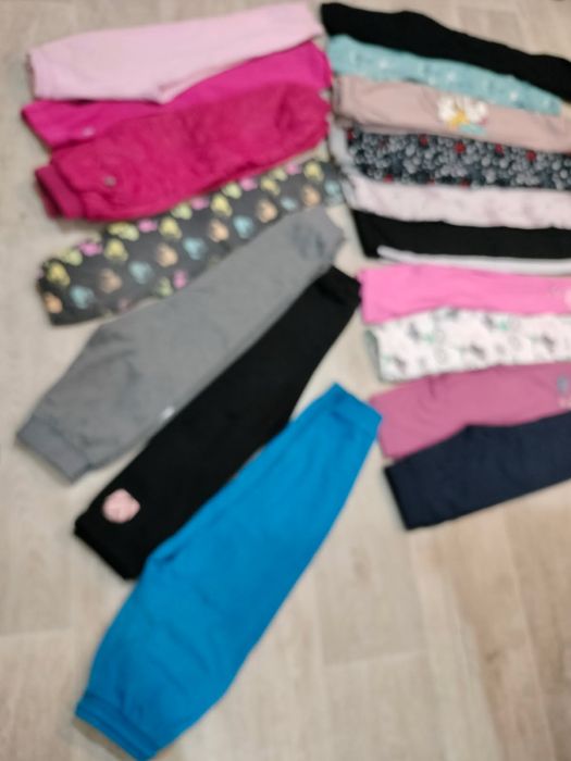 Paka ubrań dla dziewczynki rozmiar od 122-128i 134w bdb stanie