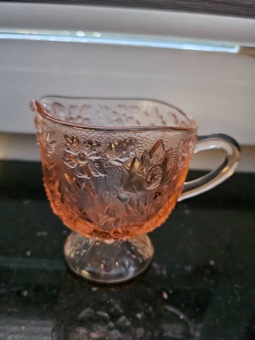 mlecznik szkło rózowe prl