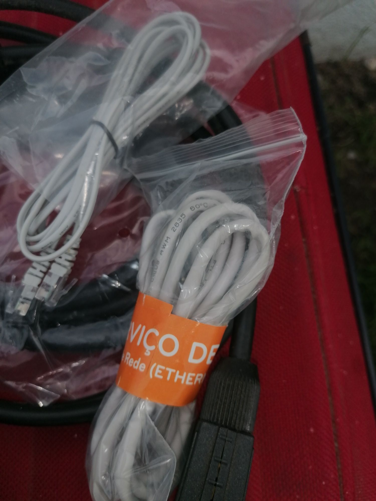 Vendo aparelho de DVD 2 inúmeros cabos de internet e 21 pinos