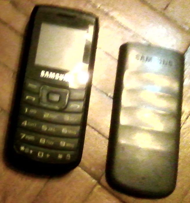 Telemóvel Samsung E1100 (para reserva)