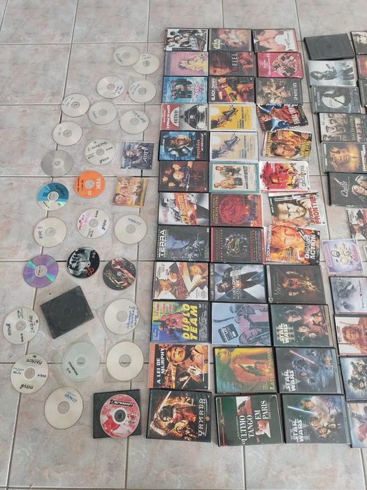 Vendo DVDs de filmes