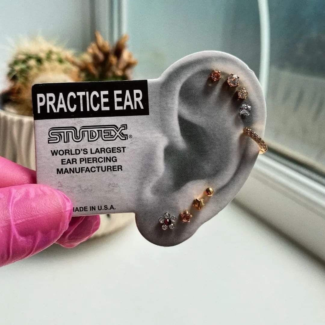 Послуга проколювання вух