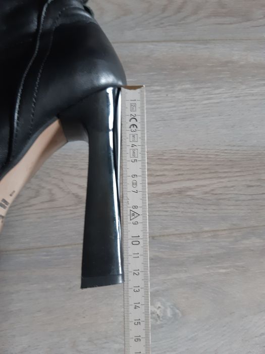 Сапожки шкіряні в ідеальному стані  (Весна-Осінь)