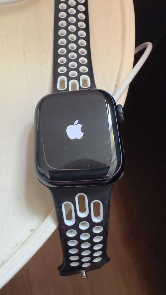 Apple Watch series 7 41 mm + pasek Karl Lagerfeld