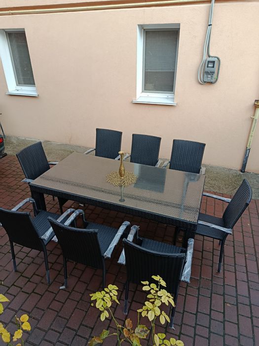 Садовий комплект на 8 персон з штучного ротангу.