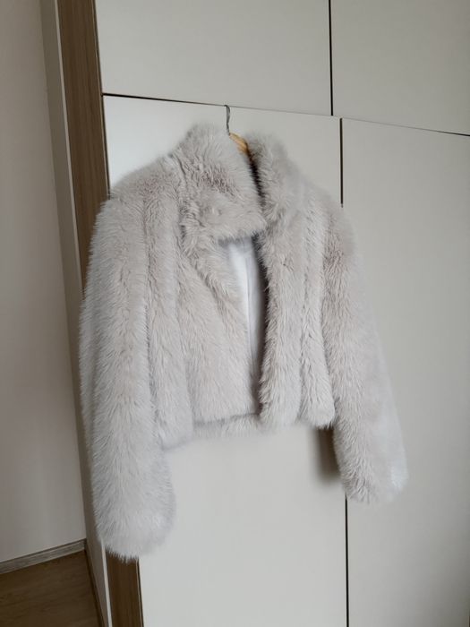 Шуба короткая белая из исскусивенного меха Zara