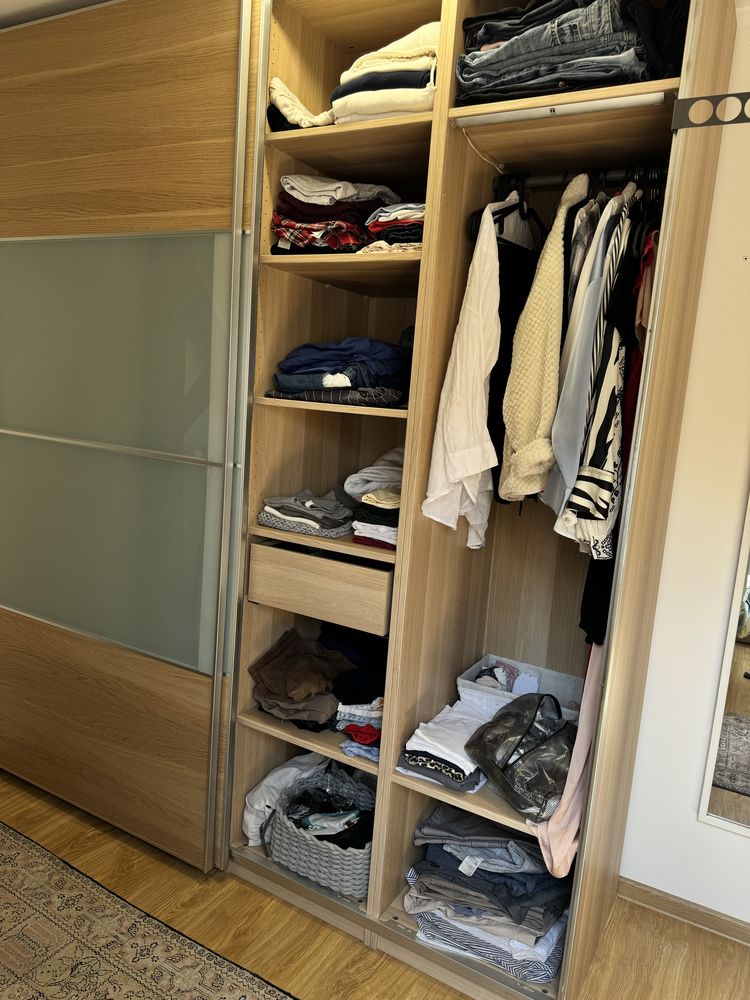 Szafa IKEA PAX 200x63x237 cm z drzwiami przesuwnymi i oświetleniem