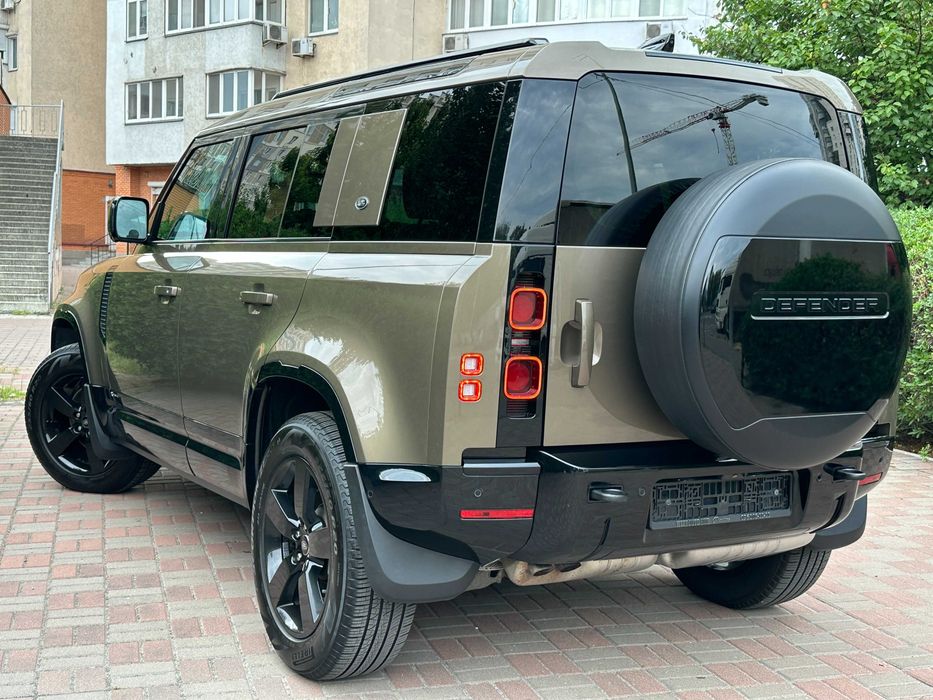 Land Rover Defender D300 X-Dynamic