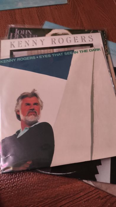 John Denver 2 discos Paul Young Kenny Rogers 3 discos de 
Kenny Rogers