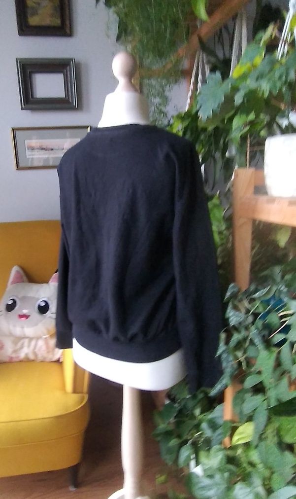 Czarna bluza damska w rozmiarze S/M. Oversize.
