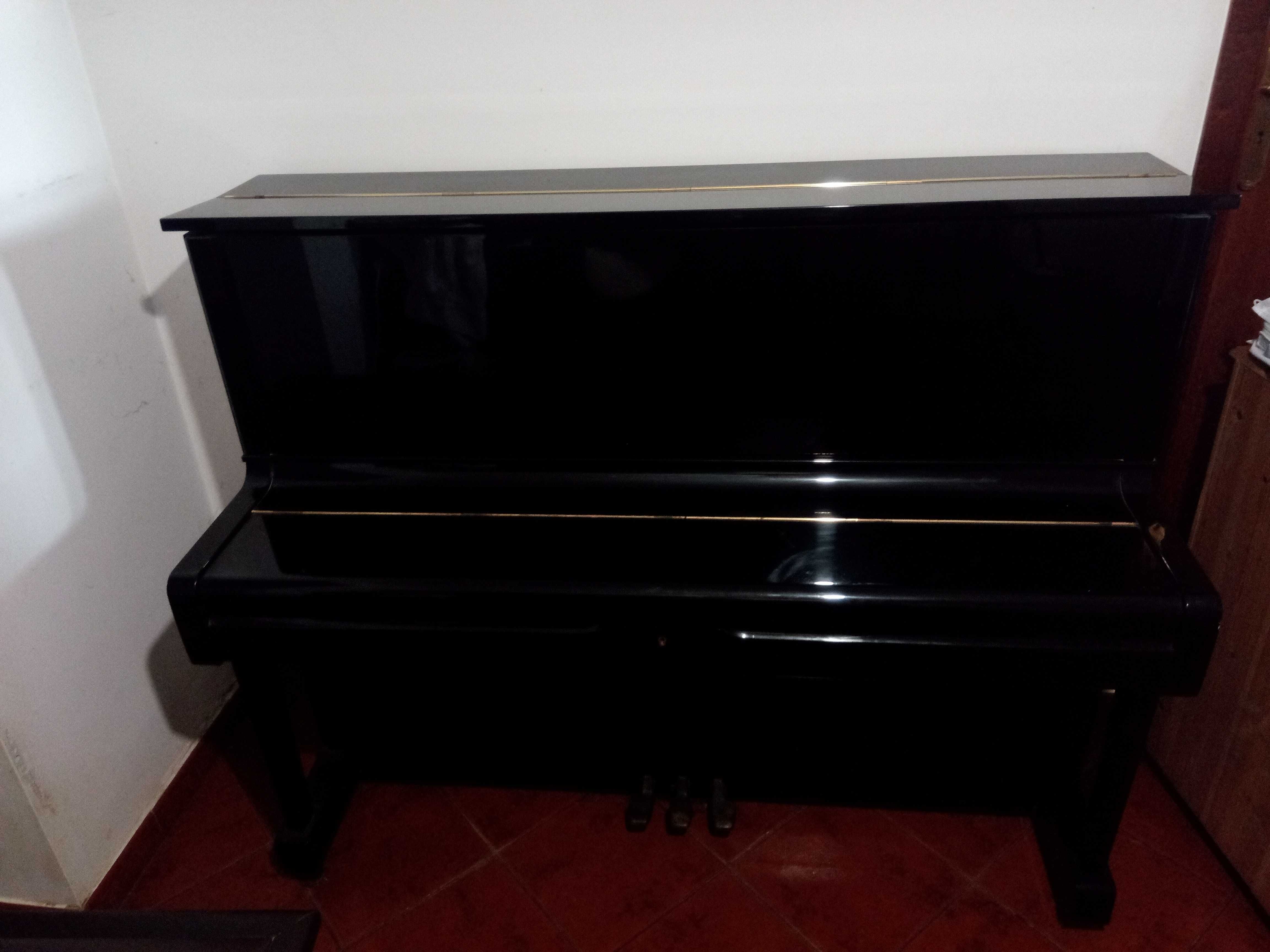 Upright Yamaha Piano U 1 M