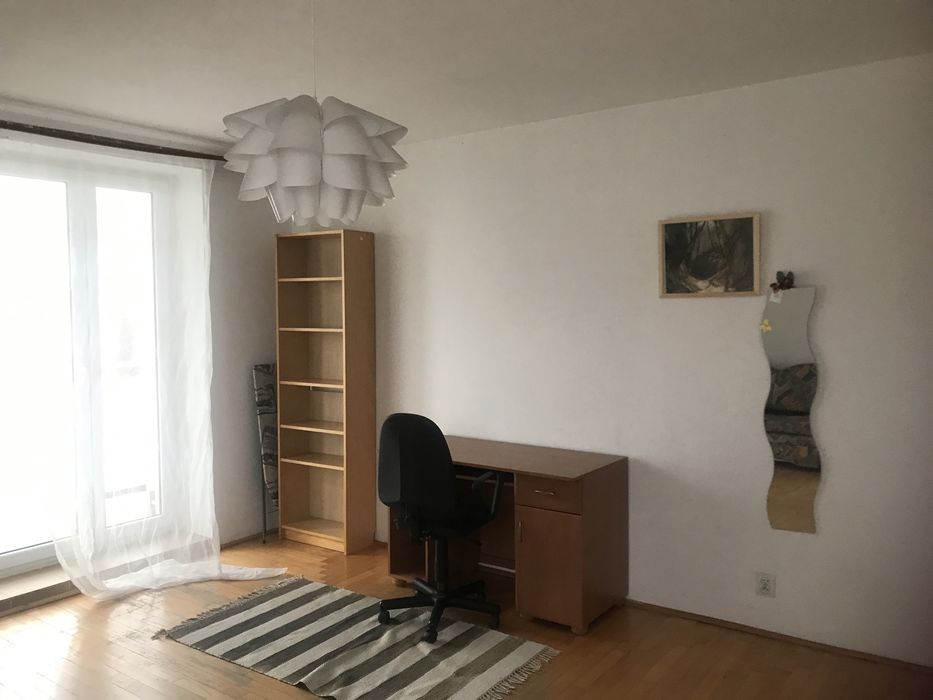 Pokoj  jednoosobowy ok 20 m2 z balkonem Kabaty