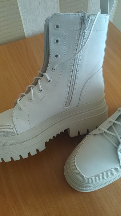 Черевики бежеві потрійна підошва