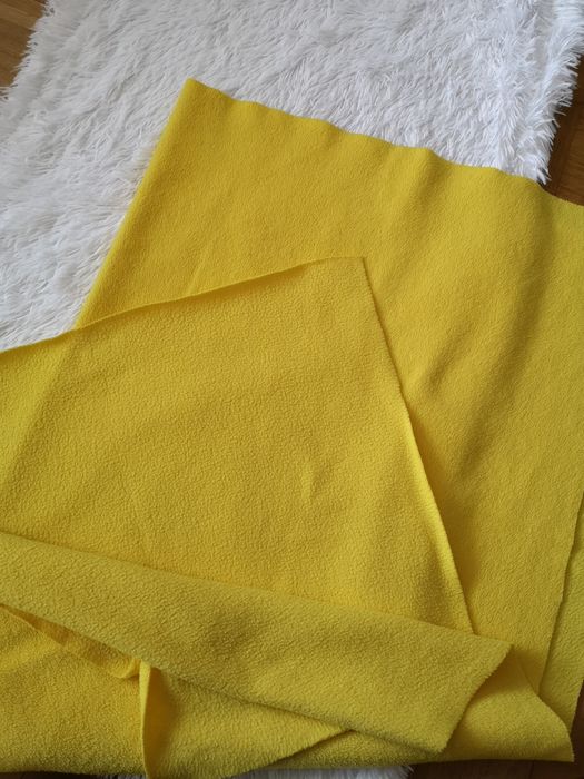 Żółty koc polarowy