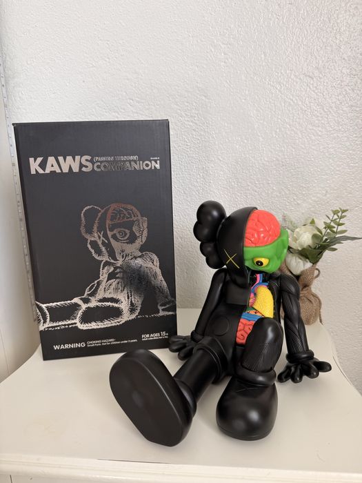 Boneco kaws 30Cm
