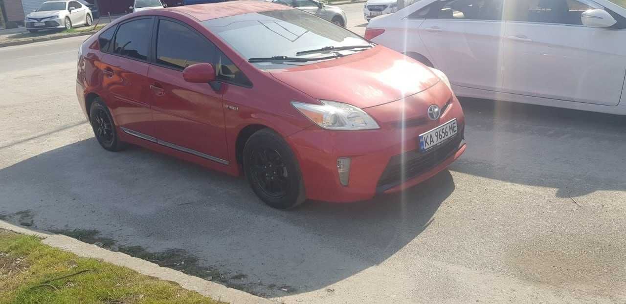 Потрібні водії на автомобілі Toyota Prius