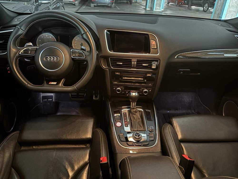 Автомобіль AUDI SQ5