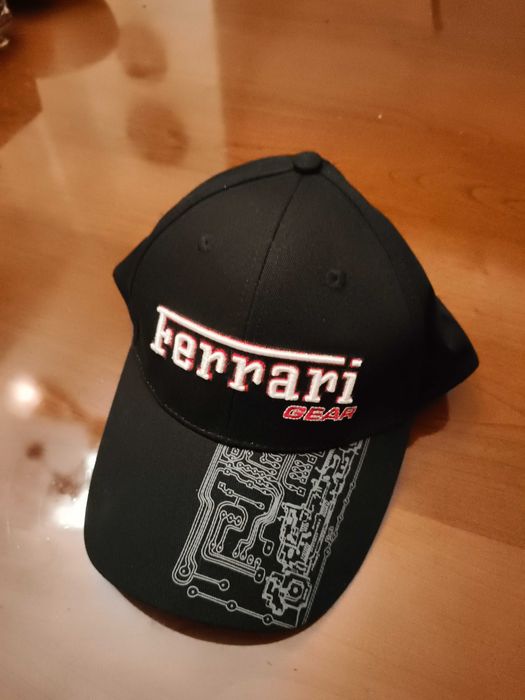 Sprzedam Czapki/ bejsbolówki Ferrari Gear czapki. Oryg nowe 100 sztuk