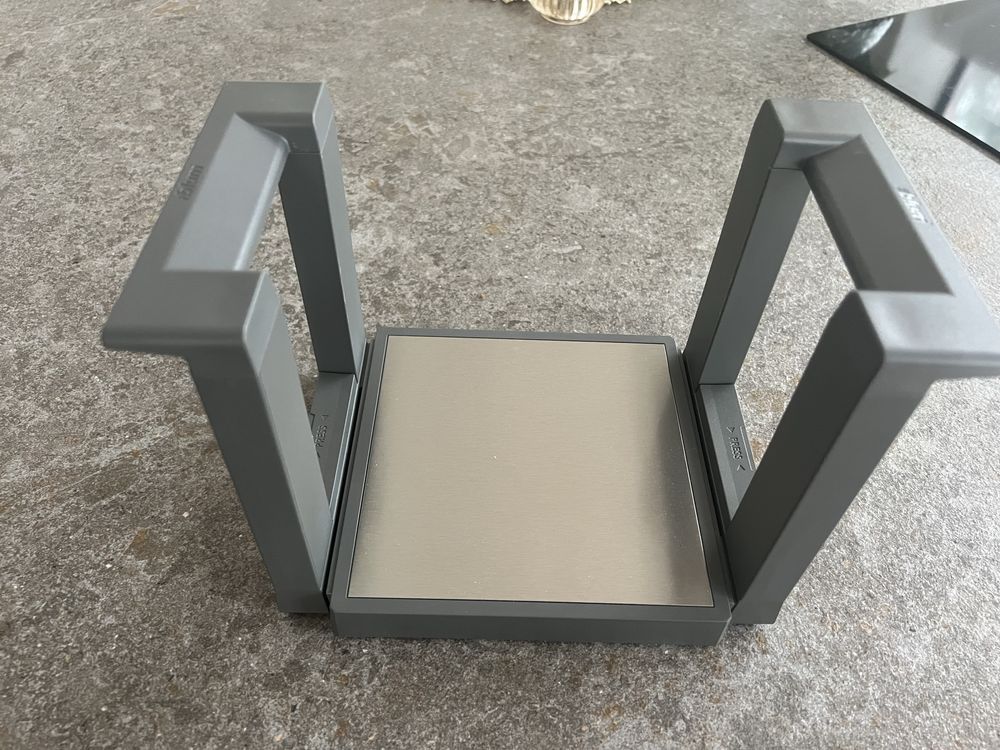 Держатель для тарелок Blum AMBIA-LINE