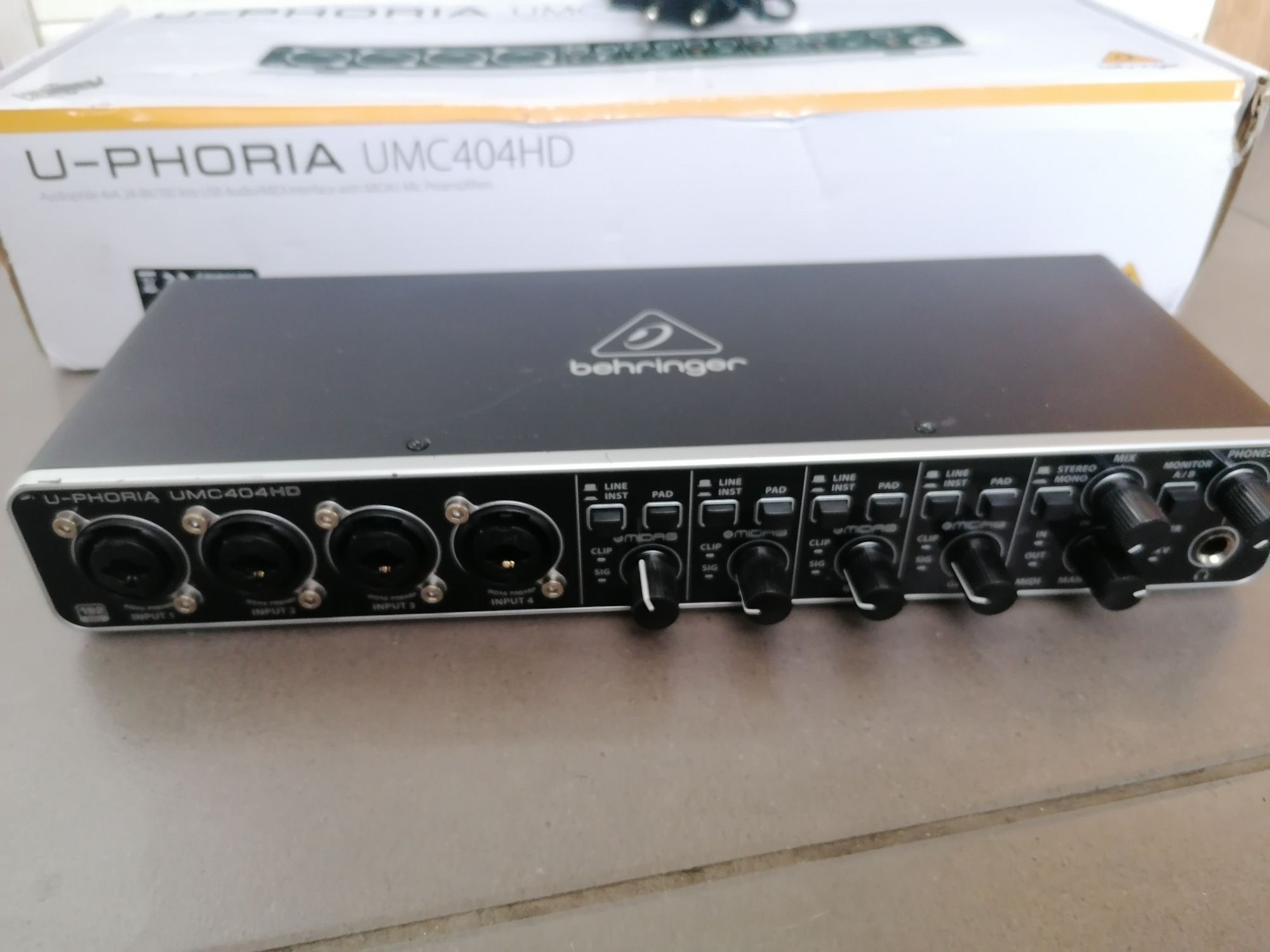 Interfejs behringer uphoria umc  404 hd