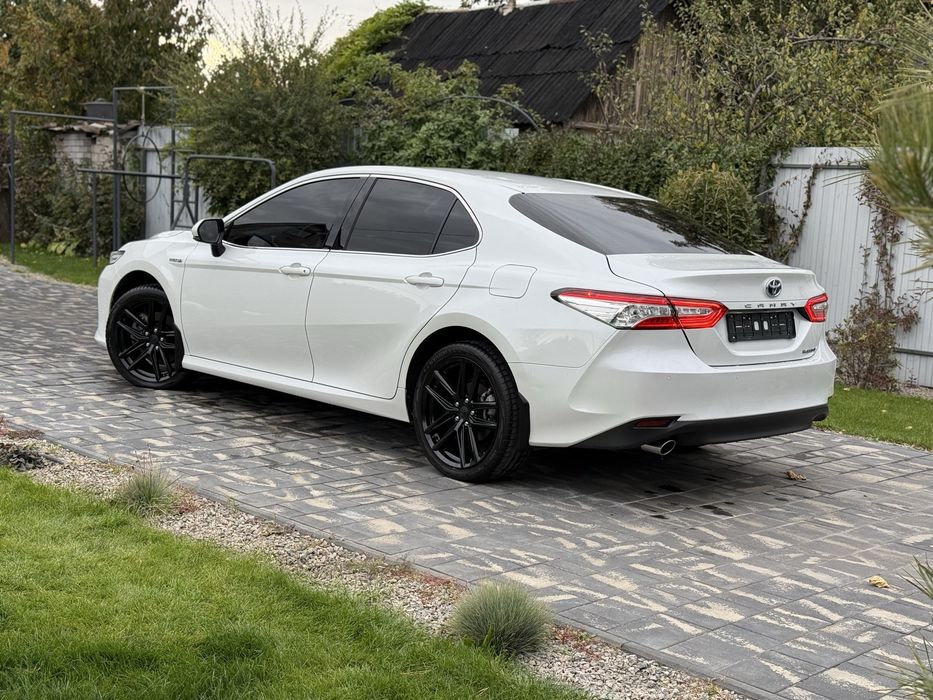 Toyota Camry 70 2.5 Hybrid 2020 официал