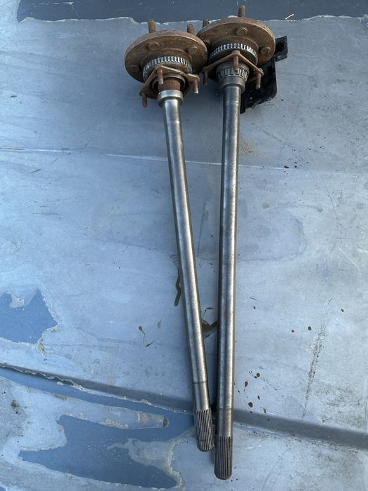 Задня Піввісь,полуось Джип чирокі Wg 2.7 дизель