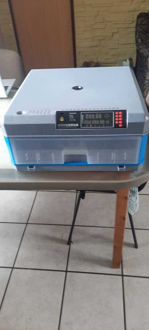 Inkubator 240 jaj automatyczny