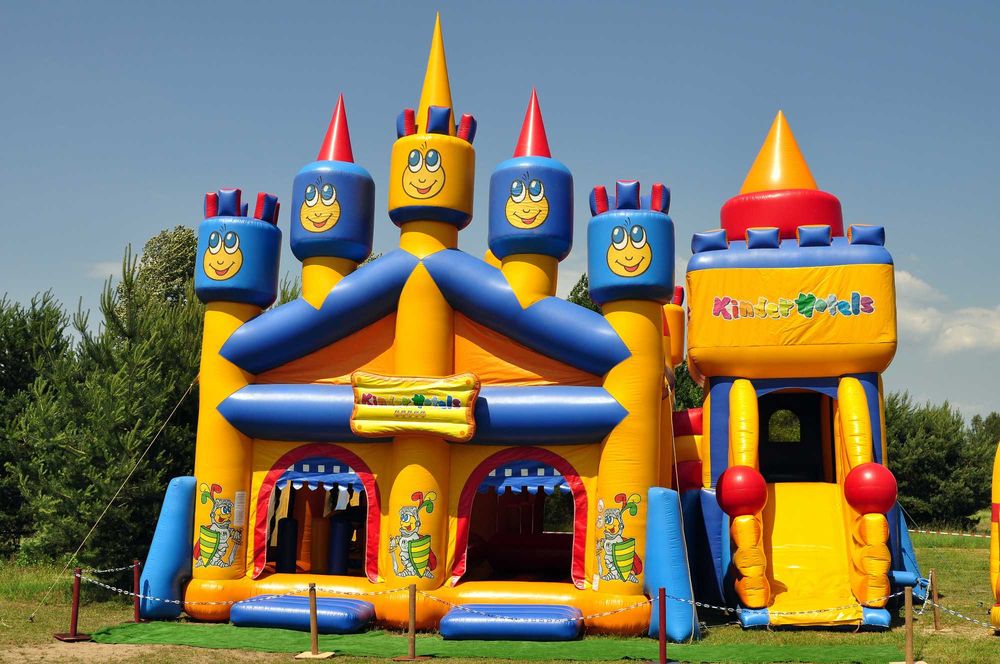 Dmuchaniec duży zamek Kinder Hotel VIV