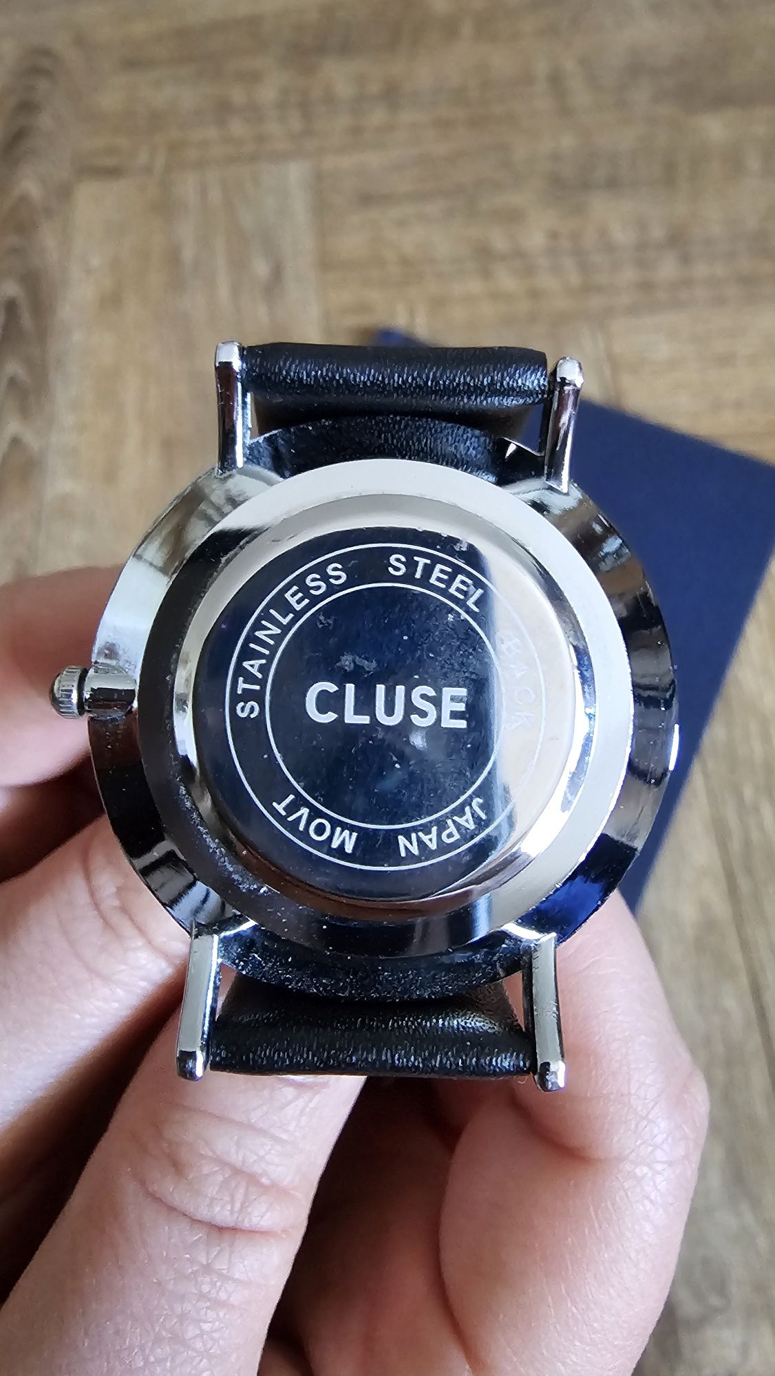 Zegarek analogowy z zapasowym paskiem