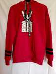 Czerwona bluza w czarne paski