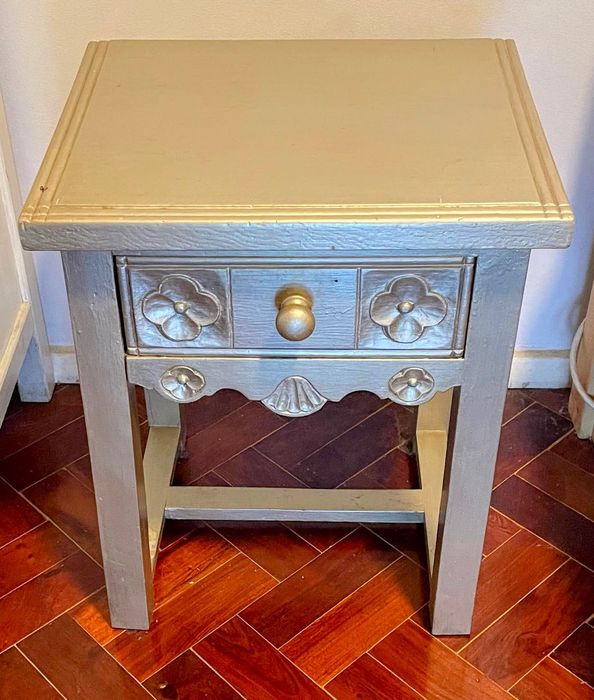 Conjunto cama, colchão (IKEA - 2,1mx1, 7m) e 2 mesas cabeceira