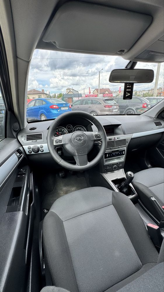 Opel Astra Опель Астра H Cavan 1.6 бенз 5МКПП 196 т.км