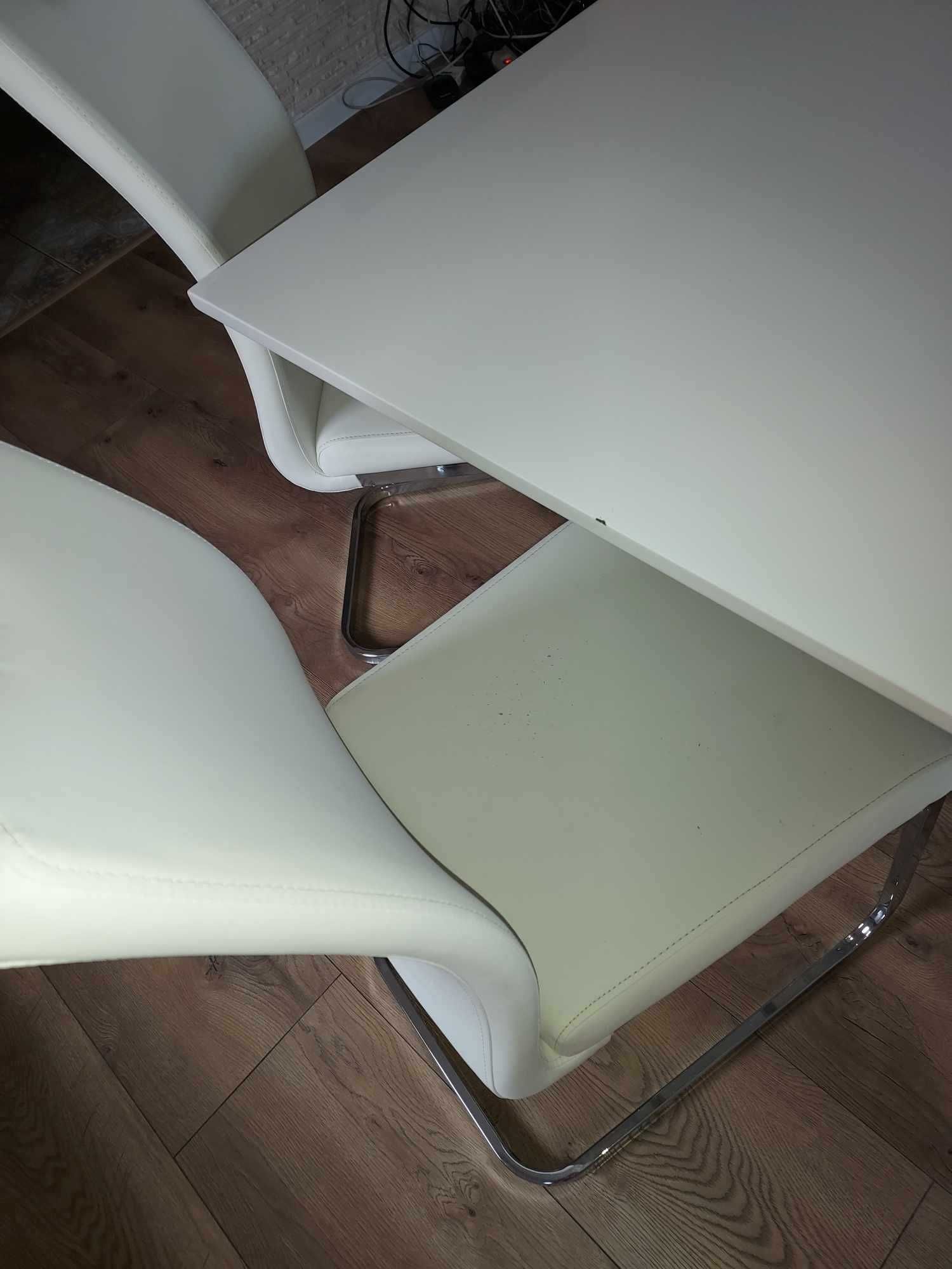 Krzesła białe eko skóra  - 6 szt.