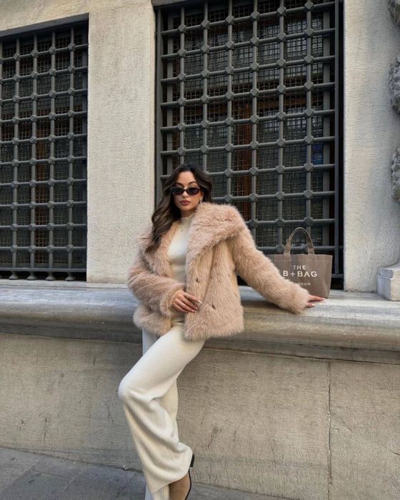 Жіноча шуба лоліта зимна тепла пухнаста хутро