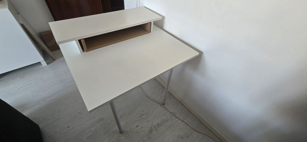 Secretaria branca 80x80cm com suporte monitor