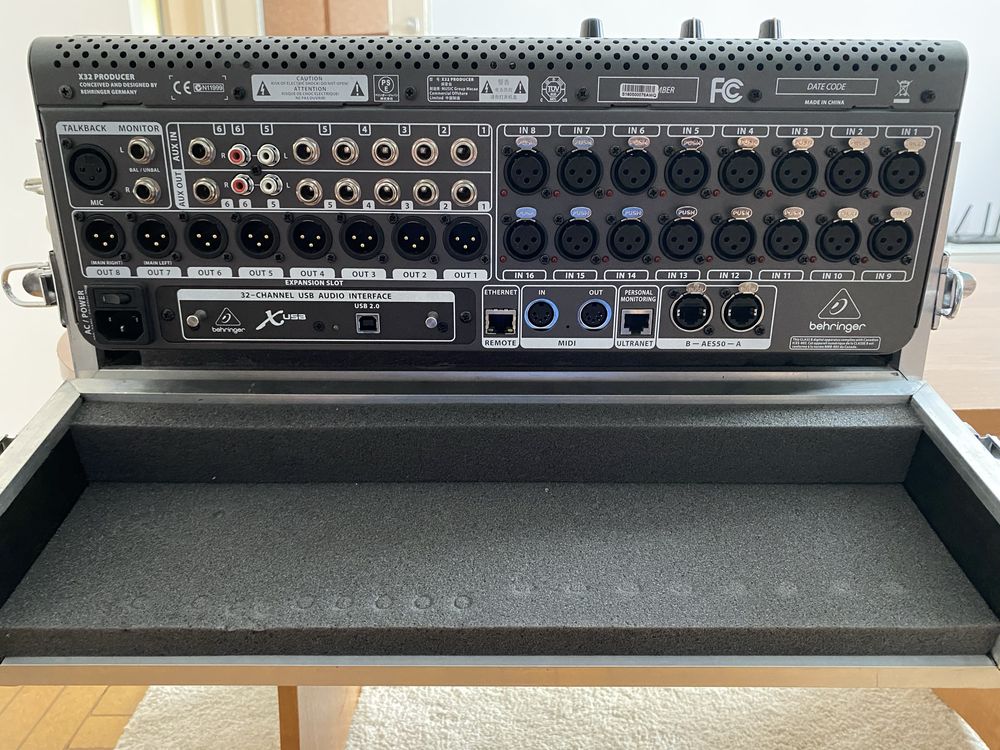 Mikser cyfrowy Behringer x32 Producer + case