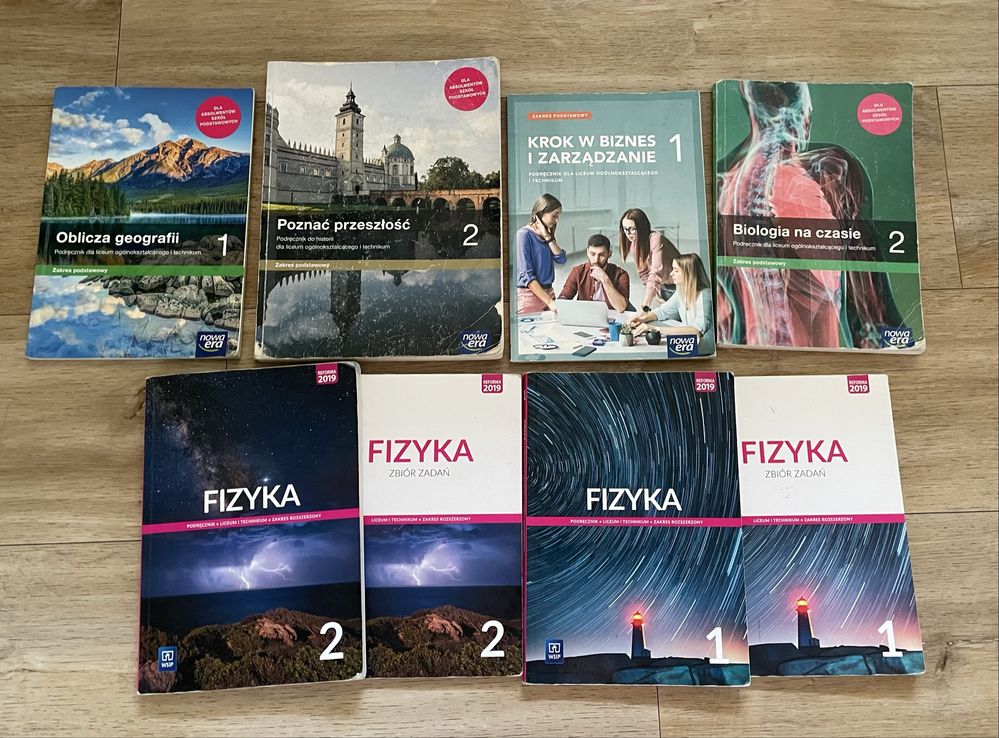 Zestaw ksiazek podreczników do 1 i 2 klasy liceum i technikum