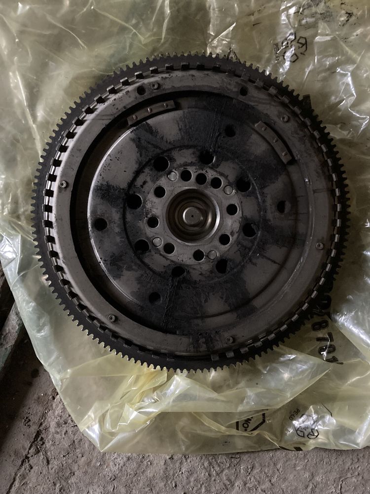Продам!Маховик на мерседес W211